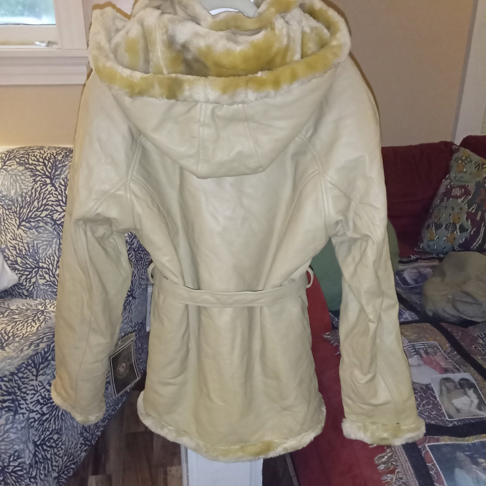 Vadducci Leather Jacket with Faux Fur Lining - Picture 2 of 7